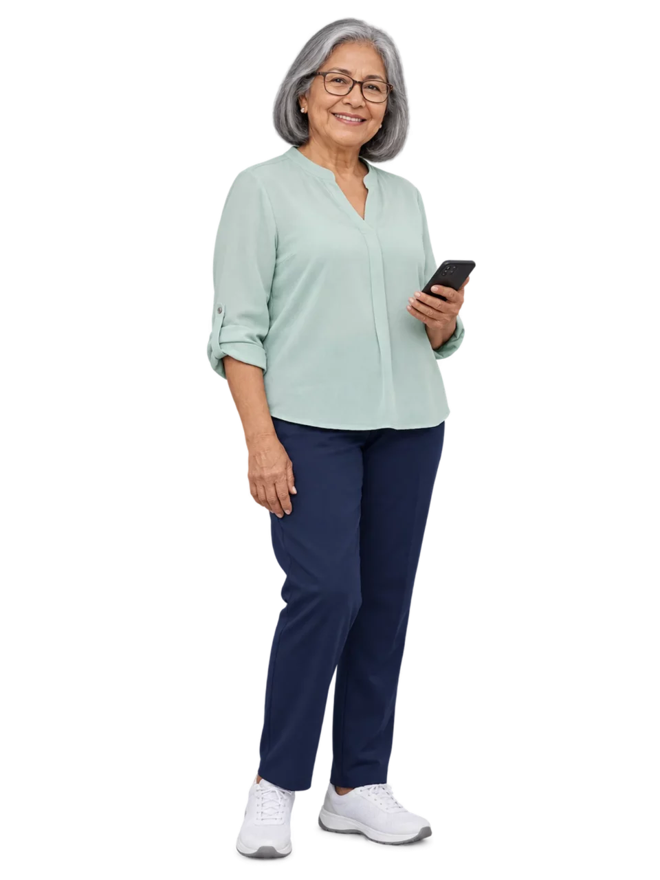 Imagen ilustrativa: pensionada de pie con el celular en la mano.